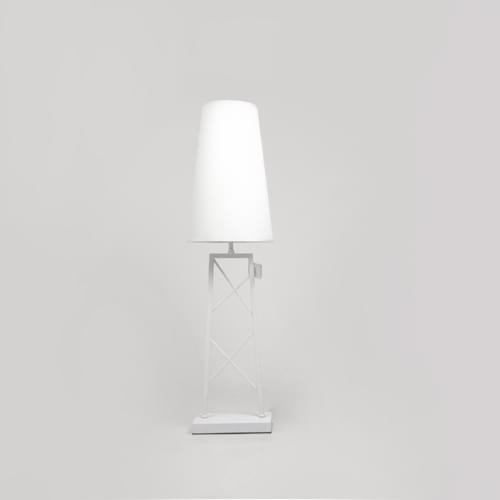 LV-T8321 WHITE D220*H860 TABLE LAMP
